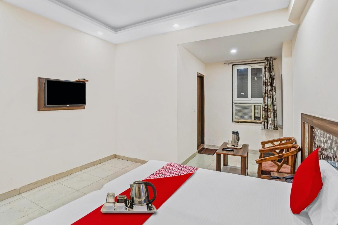 Oyo 88326 Hotel Cloud 9 新德里 外观 照片